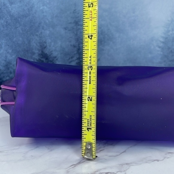 Clinique Cosmetic Bag - Picture 11 of 11